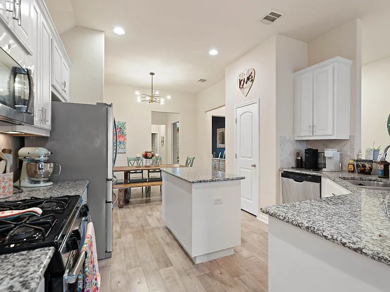 2428 Granite Hill Dr — Photo 29