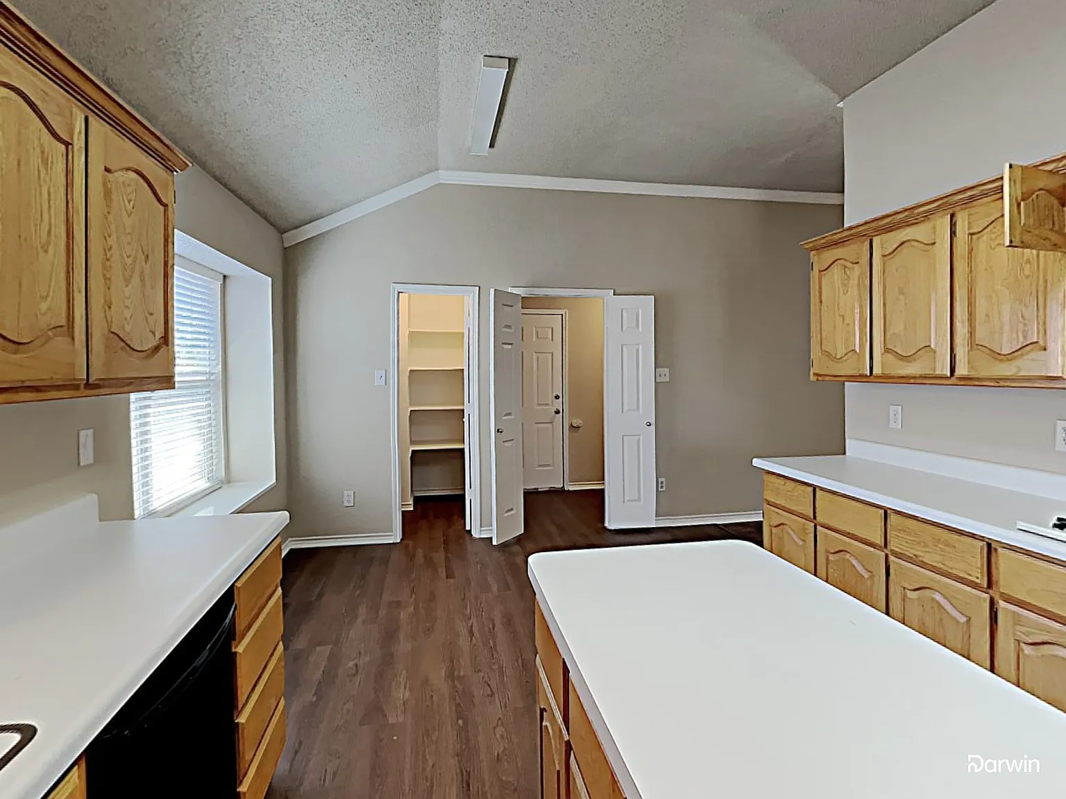 4 bed, 2.0 bath, 2370 sqft, $2,275 — Photo 3