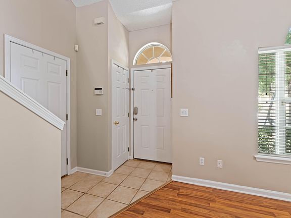 3rd image of 805 Golf Manor Ct