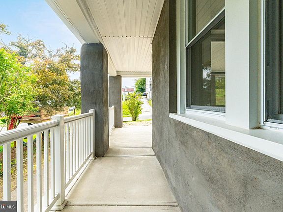 4th image of 371 Windermere Ave