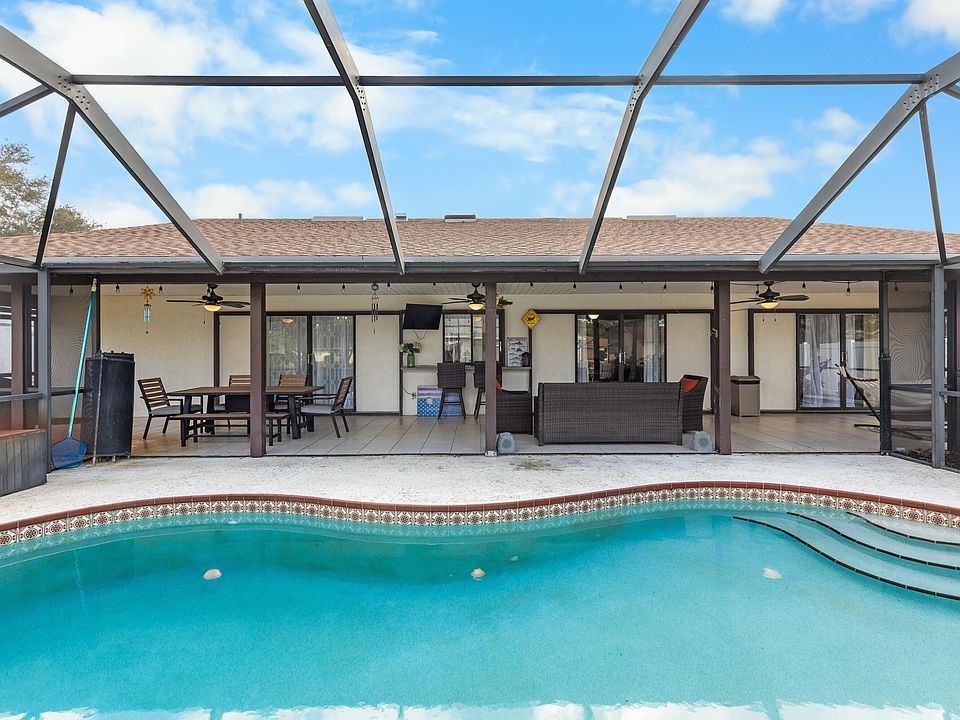 1st image of 507 NW Azalea Avenue