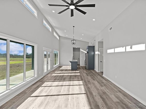 2nd image of 828 Campbell Hill Rd