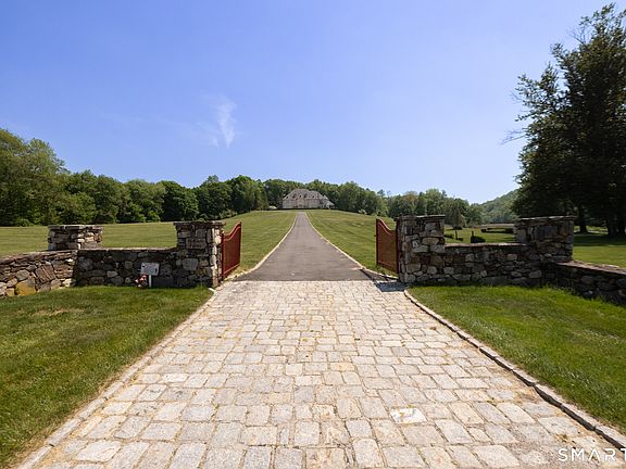 3rd image of 7 Equestrian Ridge Road