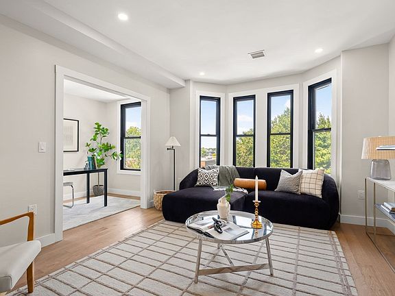 3rd image of 18 Yale Ter APT 2