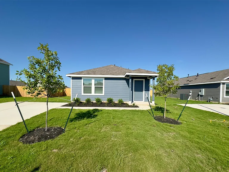 2210 Cyclone Dr — Photo 2
