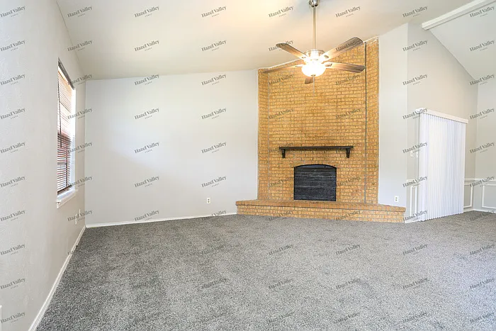 3 bed, 2.0 bath, 1560 sqft, $2,025 — Photo 3