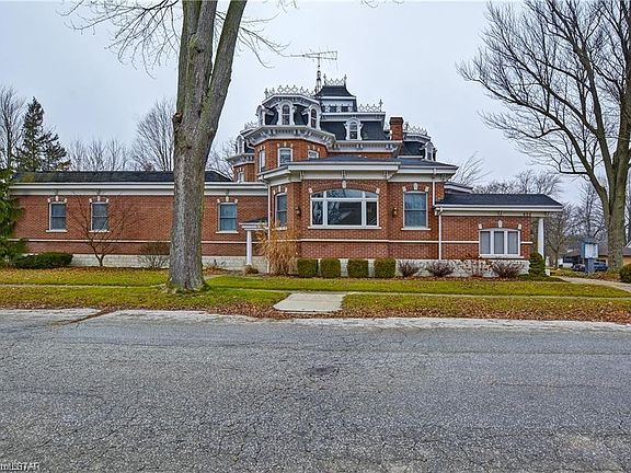 3rd image of 620 Cross St