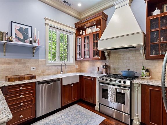 5th image of 841 W Wellington Ave #3