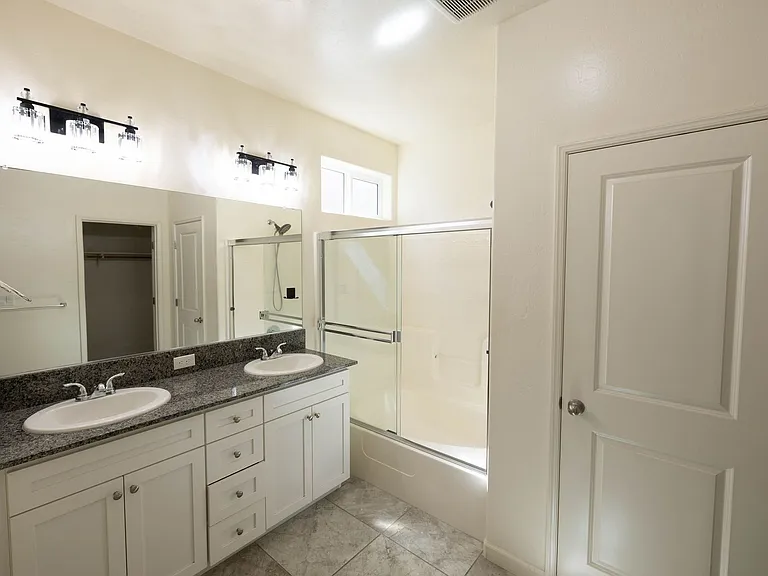 1604 Sidonia St — Photo 18