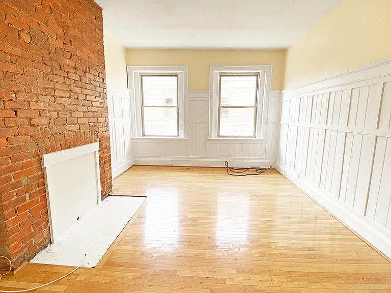 5754 Howe St — Photo 9