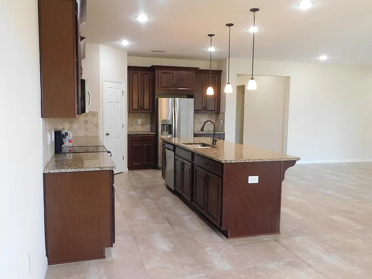 2135 Donahue Dr — Photo 8