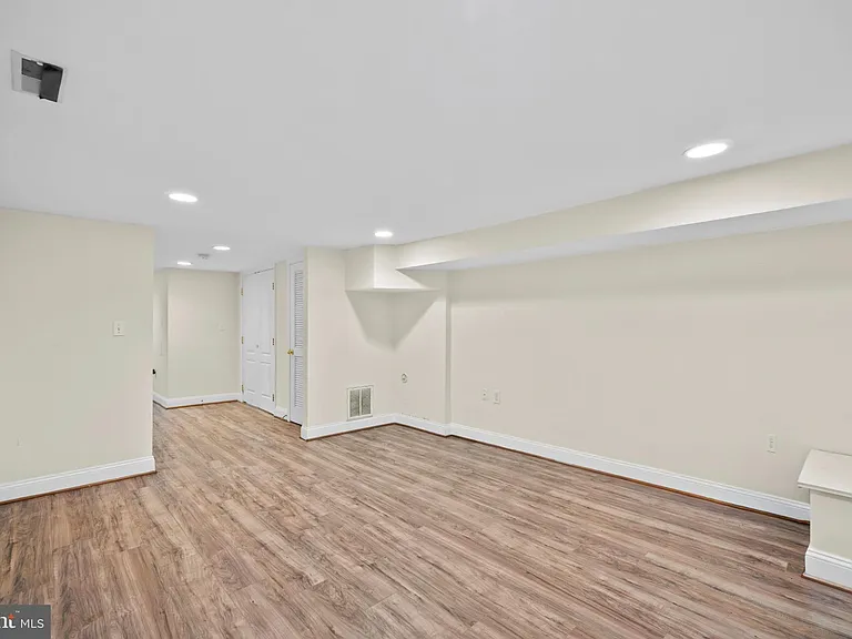 514 N Milton Ave — Photo 32
