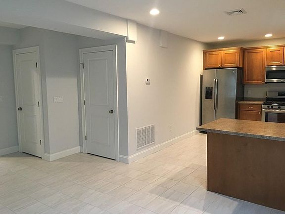 5th image of 254A Oakwood Ave #A