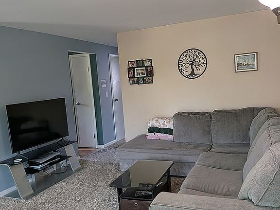 2nd image of 71 Georgian Ln APT 5