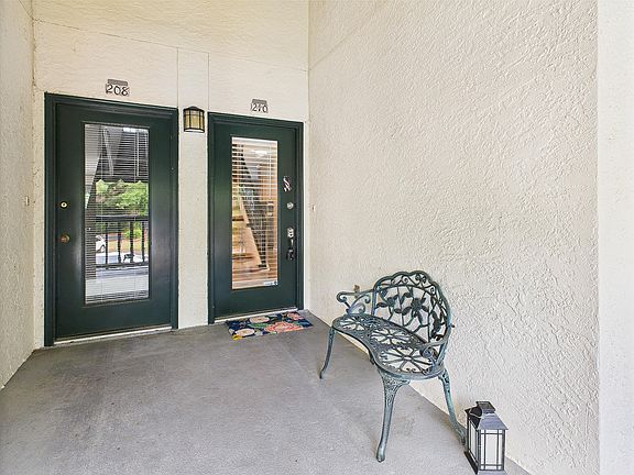 5th image of 210 Southlake Ct #210