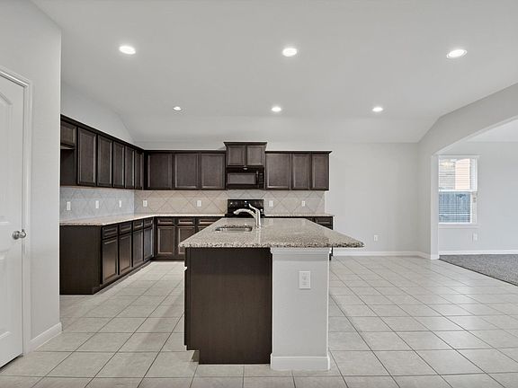 4th image of 5100 Royal Springs Dr