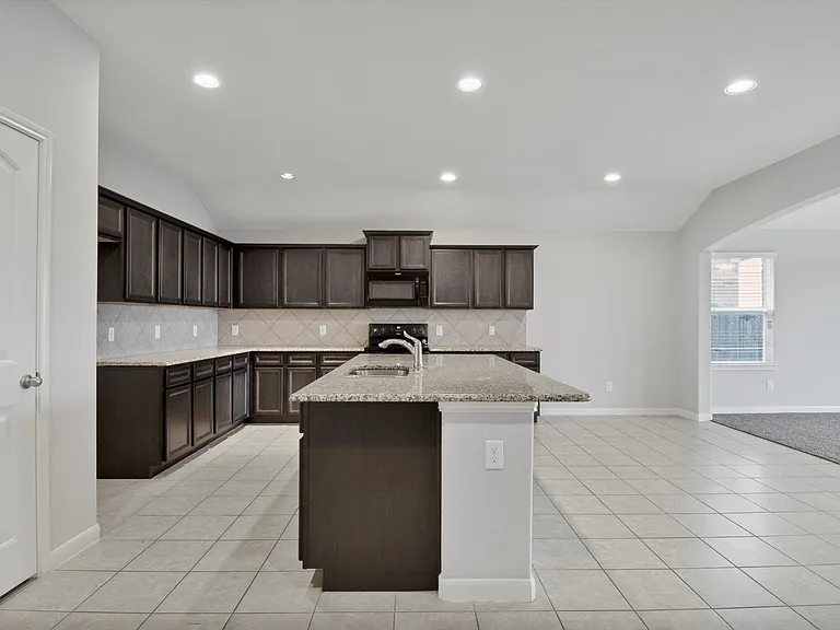 5100 Royal Springs Dr — Photo 5
