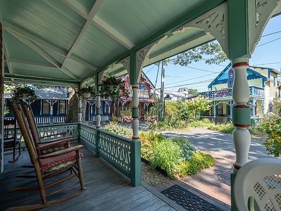 5th image of 16 Cottage Park