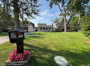 4391 Skusa Dr, Brighton, MI 48116