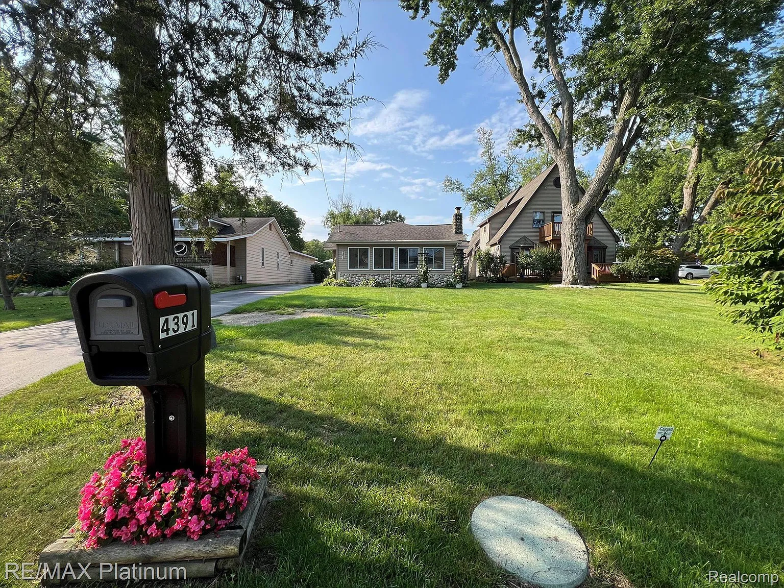 4391 Skusa Dr photo 1