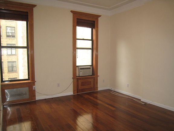2nd image of 981 Amsterdam Ave #14