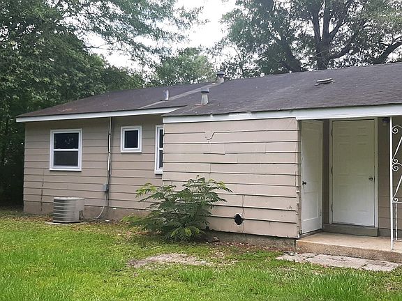 5th image of 130 Lynbrook Dr