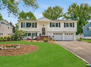 98 Vassar Dr, Paramus, NJ 07652