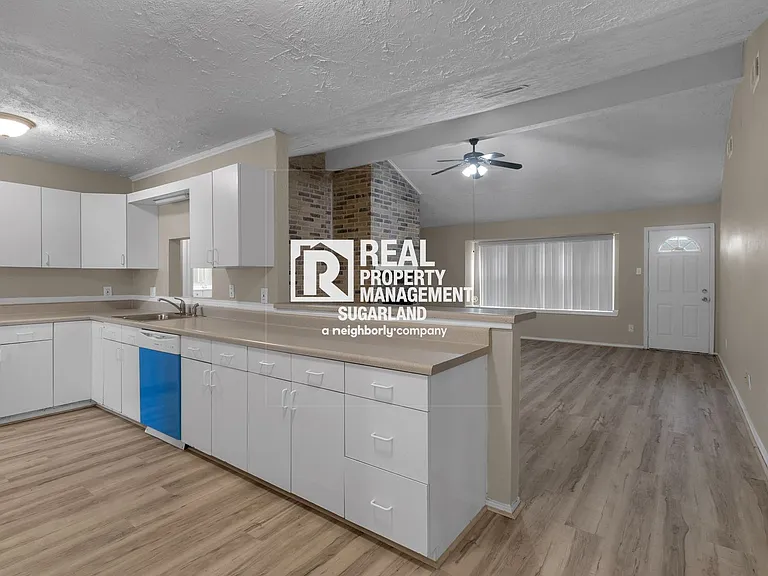 10515 Long River Dr — Photo 2
