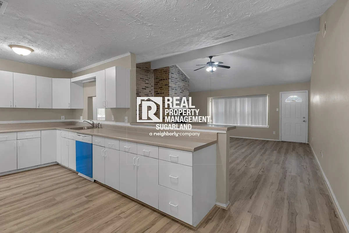 Building Photo - 10515 Long River Dr
