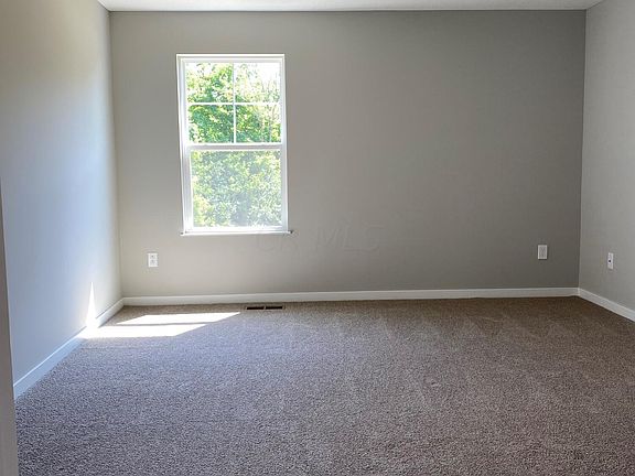 5th image of 333 Sandburg Dr
