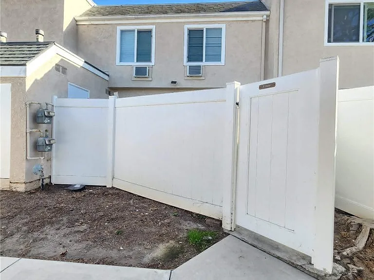 5 Dover — Photo 1