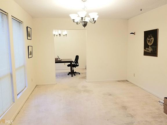 5th image of 105 Oak Hollow Dr