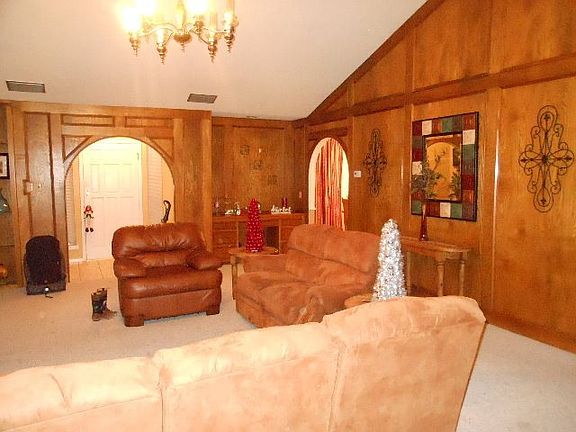 5th image of 829 Oxford Dr