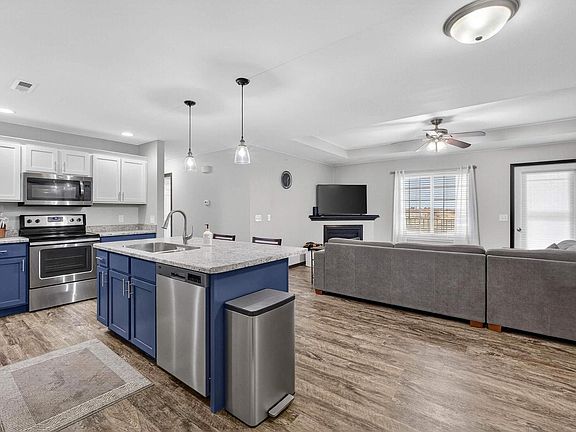 3rd image of 300 E Franklin St #203