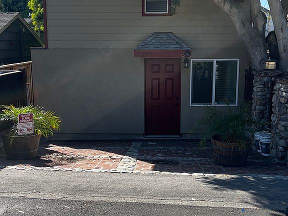 4th image of 2009 Glenneyre St #B
