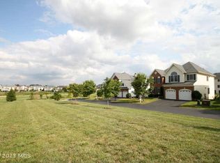43071 Holly Tree Ln, Chantilly, VA 20152