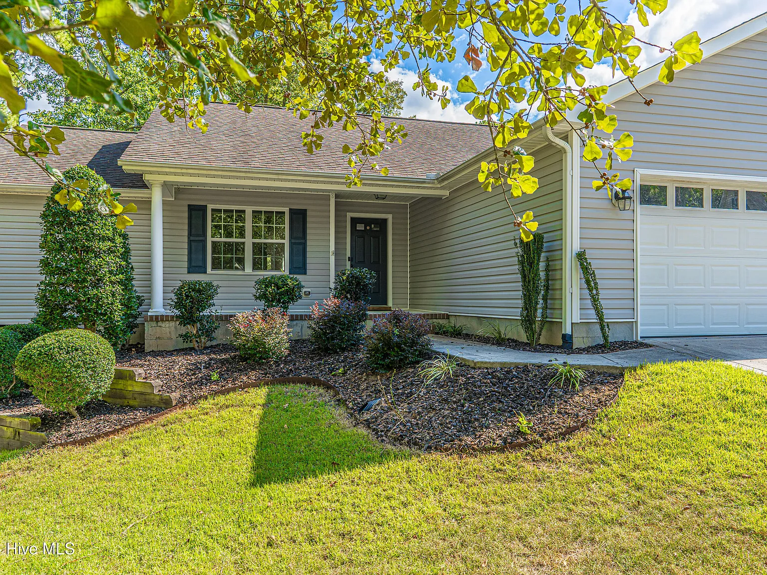 3 bed, 2.0 bath, $2,200 — Photo 2