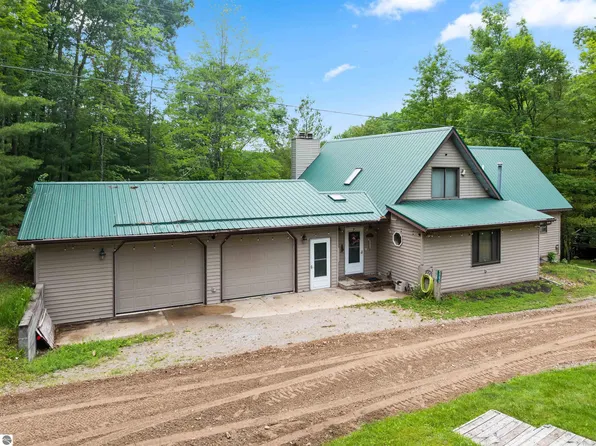 5290 E Twin Lake Rd, Rose City, MI 48654