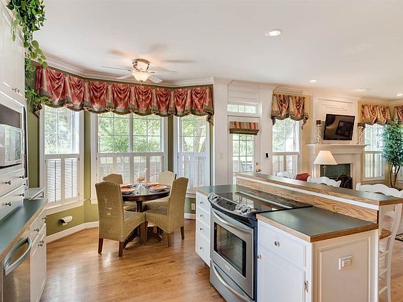 3rd image of 131 Fernwood Dr NE