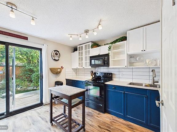 4th image of 800 S Bowcroft Pl #24
