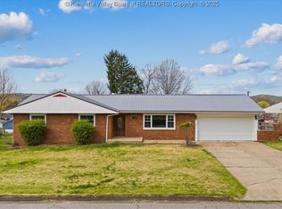 408 Fitzhugh St, Ravenswood, WV 26164