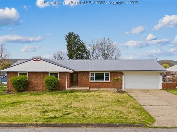 408 Fitzhugh St, Ravenswood, WV 26164