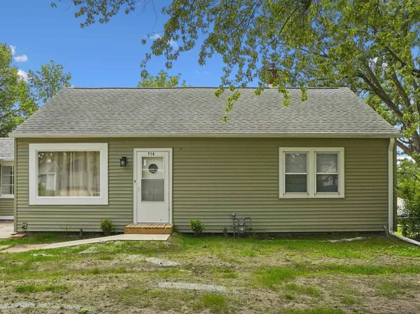 716 W 18th St, Cedar Falls, IA 50613