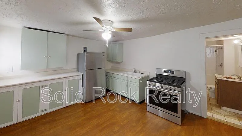 1 bed, 1.0 bath, 640 sqft, $875 — Photo 2