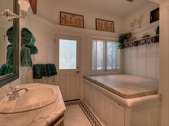 4th image of 10083 Lake Edge Ct