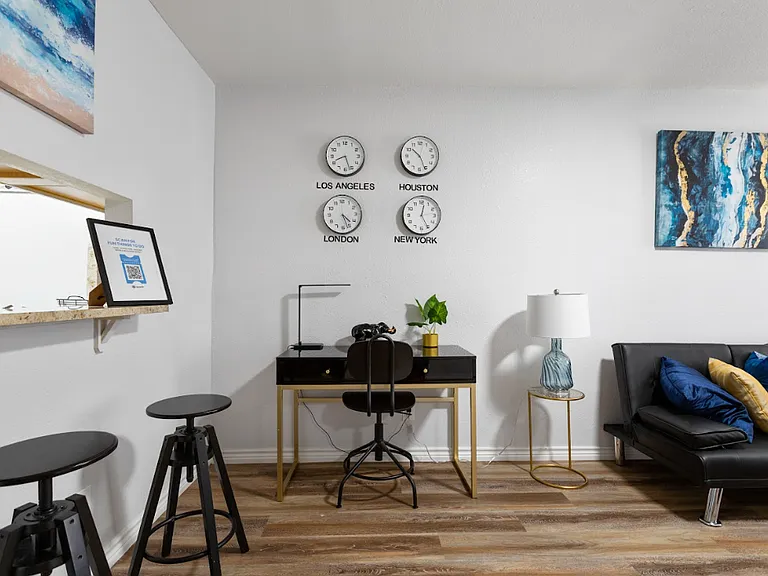 2402 Berry St #7 — Photo 6