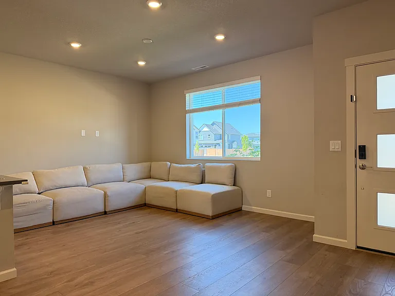 3387 SE Equinox Ln — Photo 3