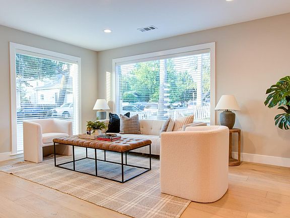 3rd image of 872 E Saint James St