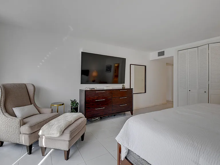 2066 N Ocean Blvd #2NW — Photo 12
