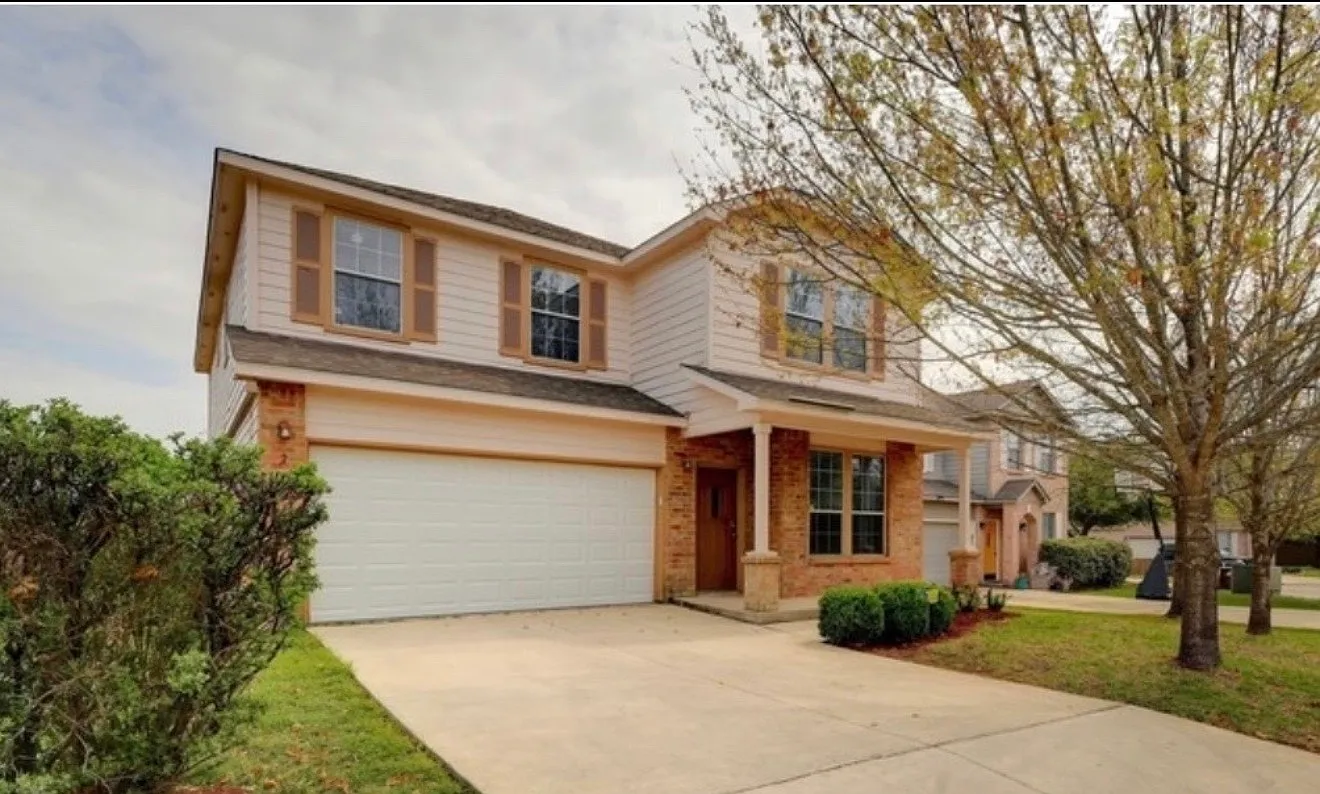 5 bed, 3030 sqft, $2,450 — Photo 1